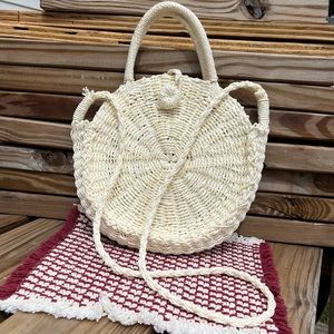 - Street Level Straw Round Tote Crossbody Bag! NEW!